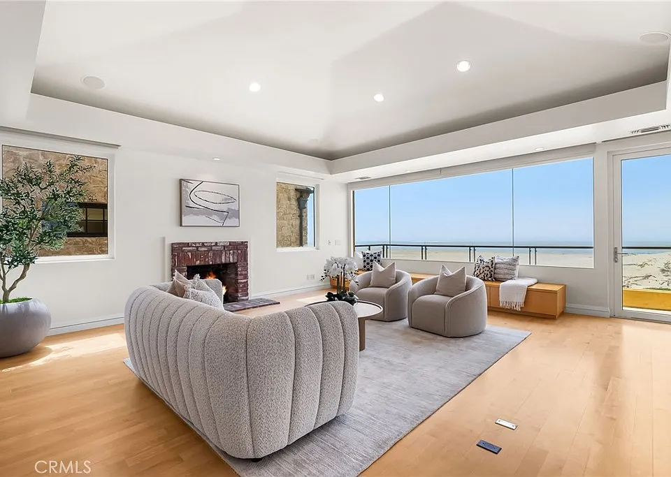 1554 E Oceanfront