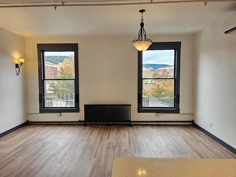 211 Elm St — Photo 5