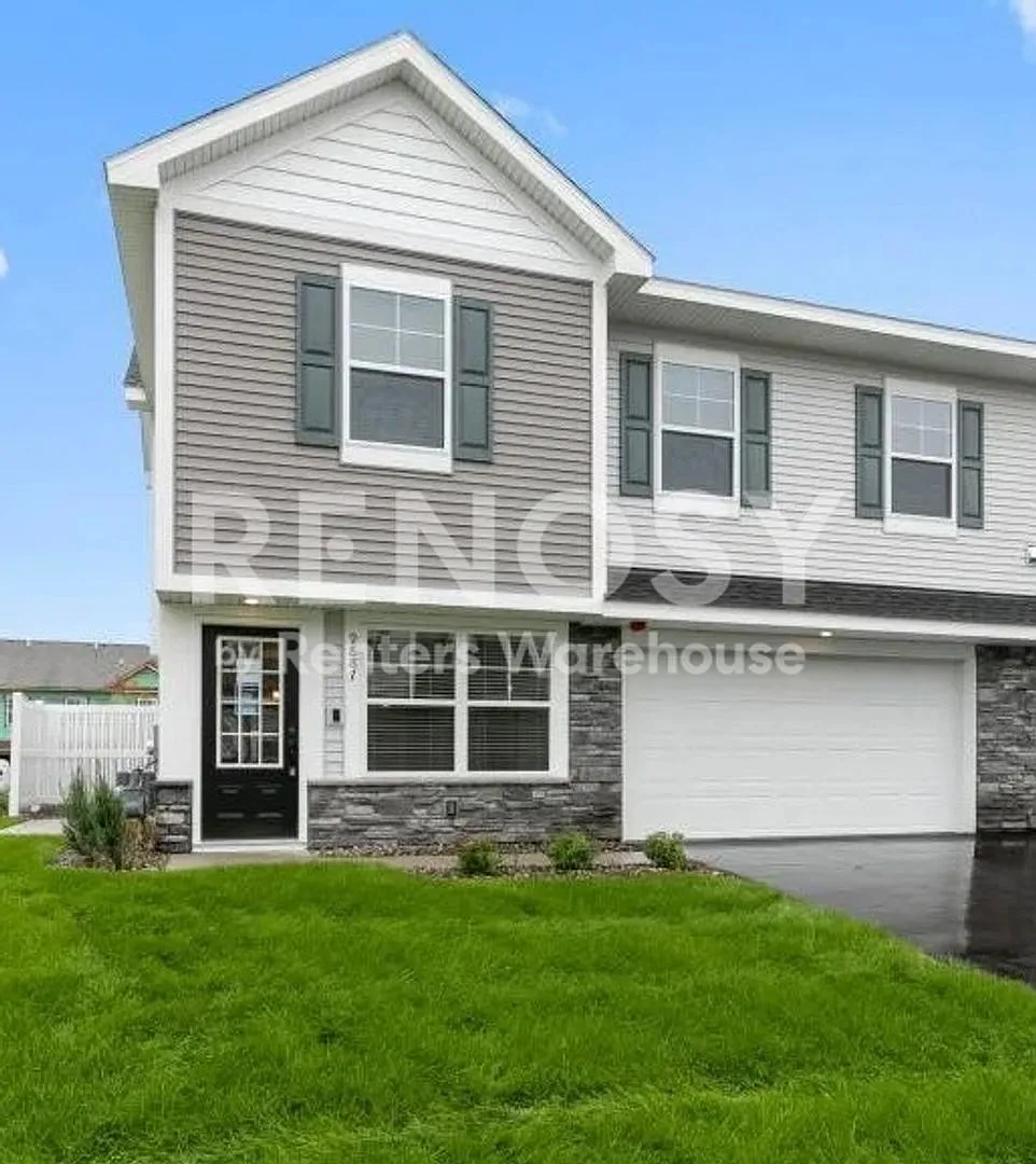 Available November 5th 3 Bedroom 3 Bath Townhouse in Lake Elmo — Photo 1