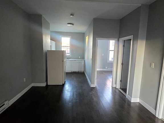 4th image of 146 36th St #3AA