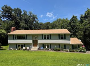 12 Briarwoods Terrace, Trumbull, CT 06611