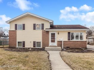447 W Natalie Ln, Addison, IL 60101