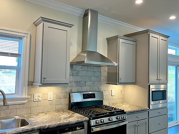 5th image of 165 Hialeah Ln