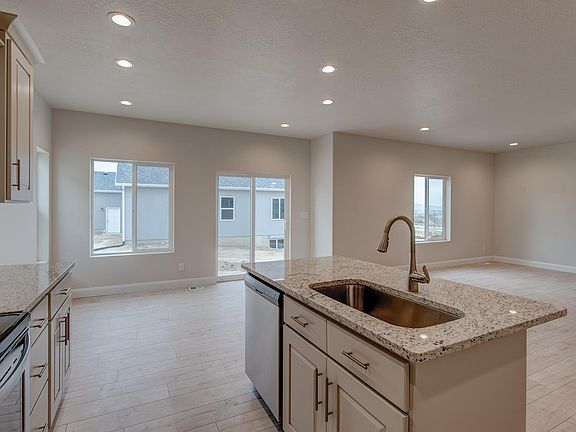 5th image of 1512 W 600 N #Ge04