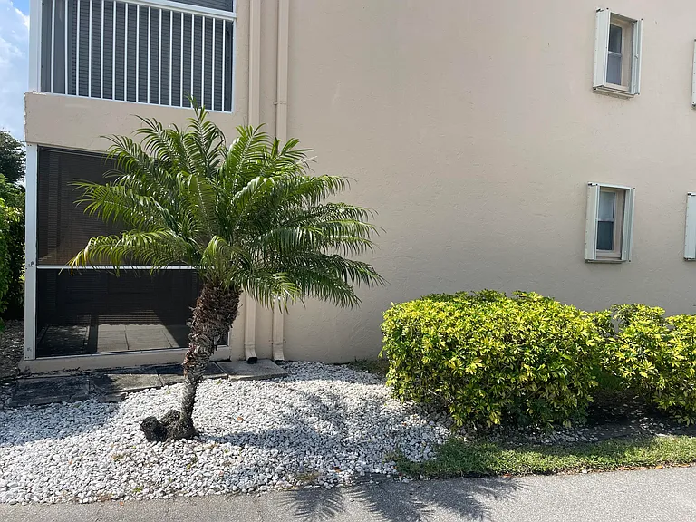 700 Village Green Ct #101 — Photo 4