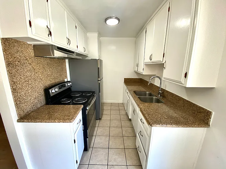 2147 Baxter St #1 — Photo 6