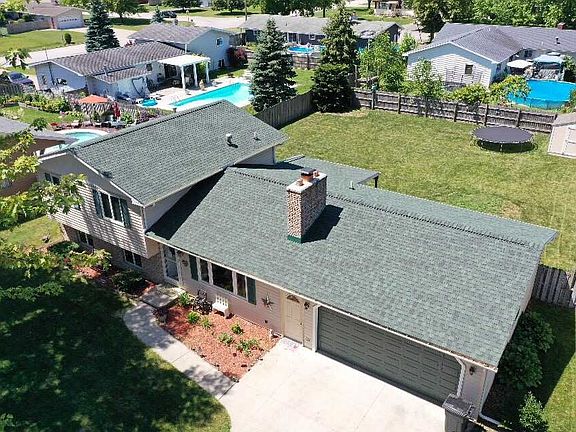 2nd image of 3954 Bush Dr