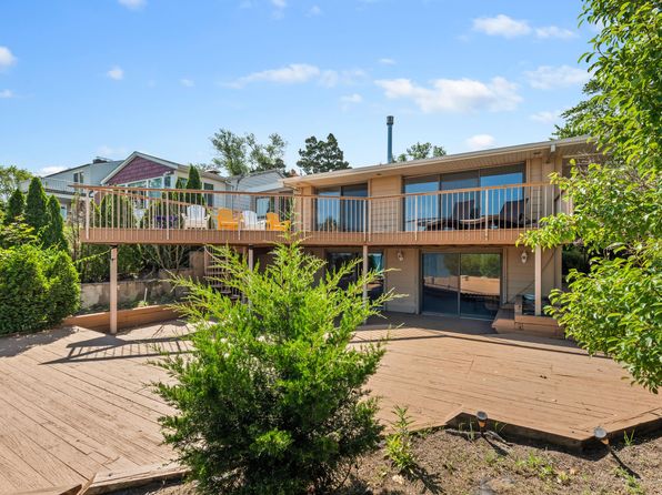42 Shore Dr, Portage, IN 46368