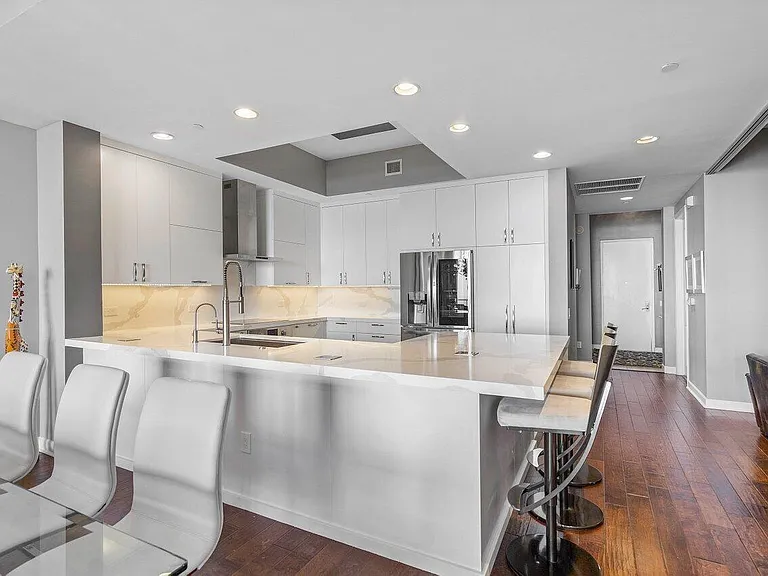 2640 Lake Shore Dr #2609 — Photo 11