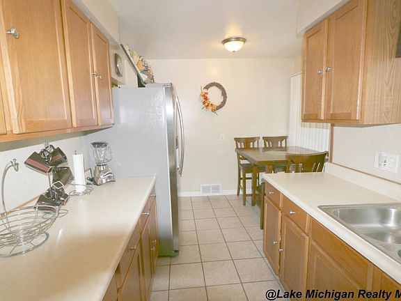 3rd image of 4563 Buchanan Ave SW