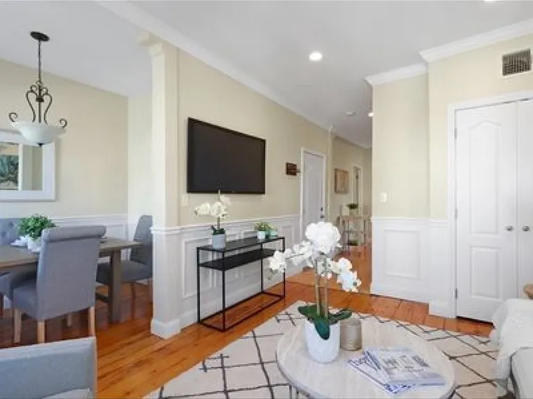 681 E 8th St #2 — Photo 3