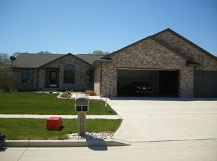 1001 Sarah Miles Ct, Manitowoc, WI 54220