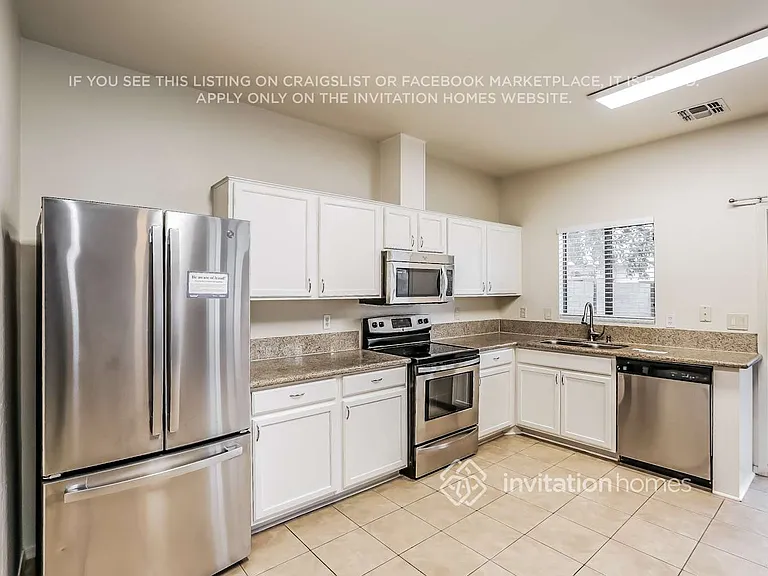 7031 W Lincoln St — Photo 4
