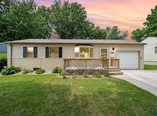 1705 S Point Dr, Sioux Falls, SD 57103