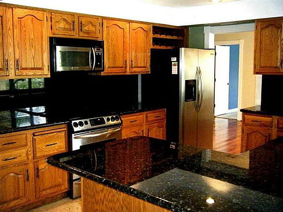 3rd image of 556 Sea Pine Lane