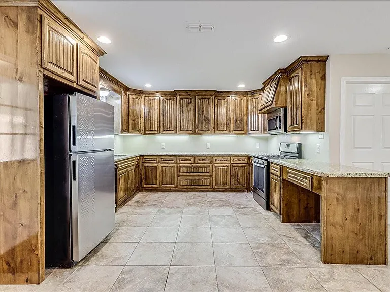 2111 E Lott Ave — Photo 18