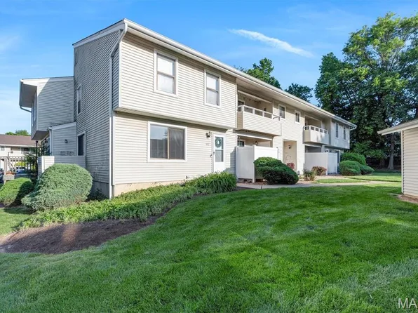 613 Summer Winds Ln #B, Saint Peters, MO 63376