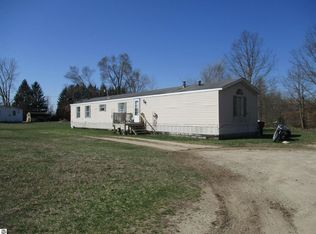 891 & 885 N Warner Rd, Sumner, MI 48889