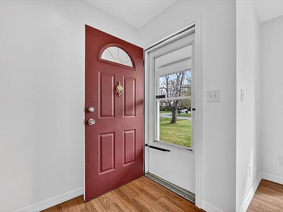 5th image of 210 Chanticleer Trl