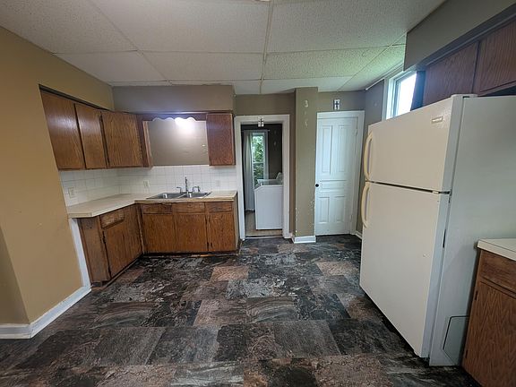 4th image of 758 Jenks Ave