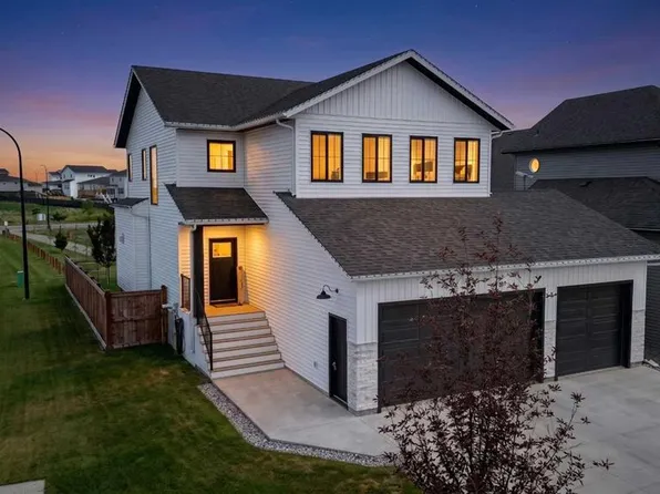 8213 W 121st St, Grande Prairie, AB T8W 0J7
