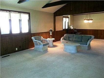 2nd image of 5908 Lake Shore Dr