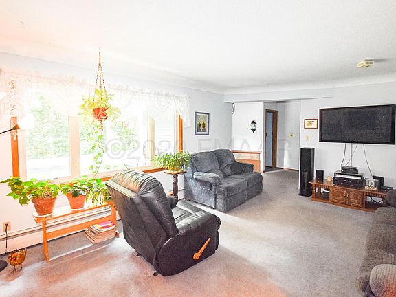 5th image of 505 16th Ave NW