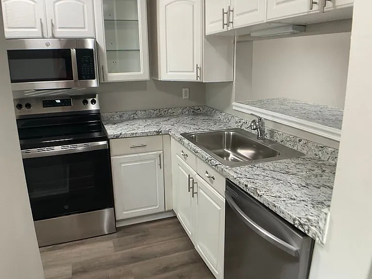 13 Astor Ct #.0 — Photo 6