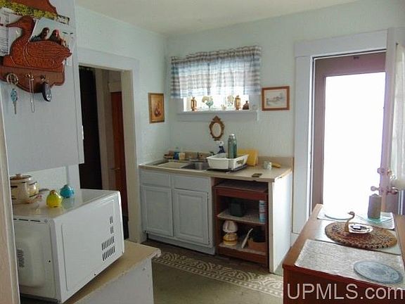 4th image of 731 E D St
