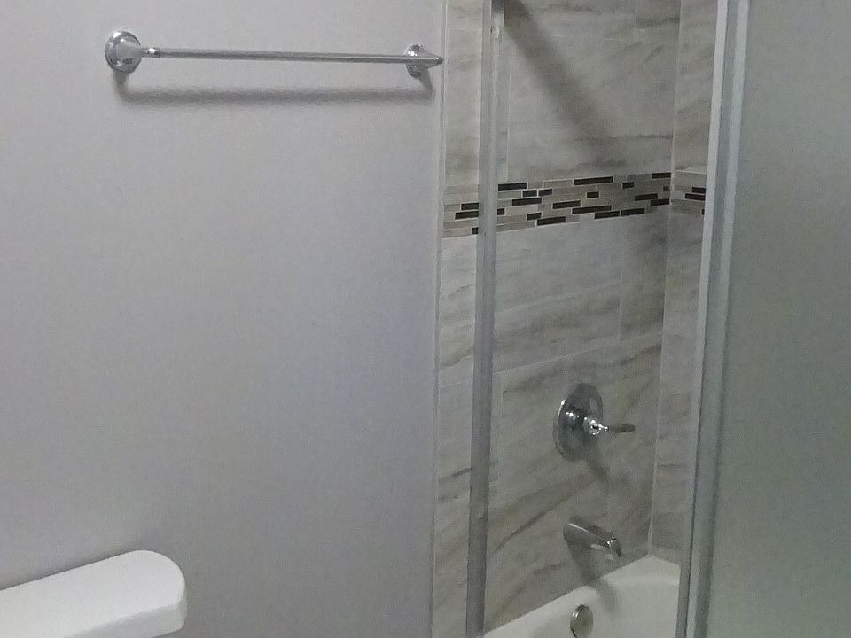 2nd image of 9028 S Escanaba Ave #10916629