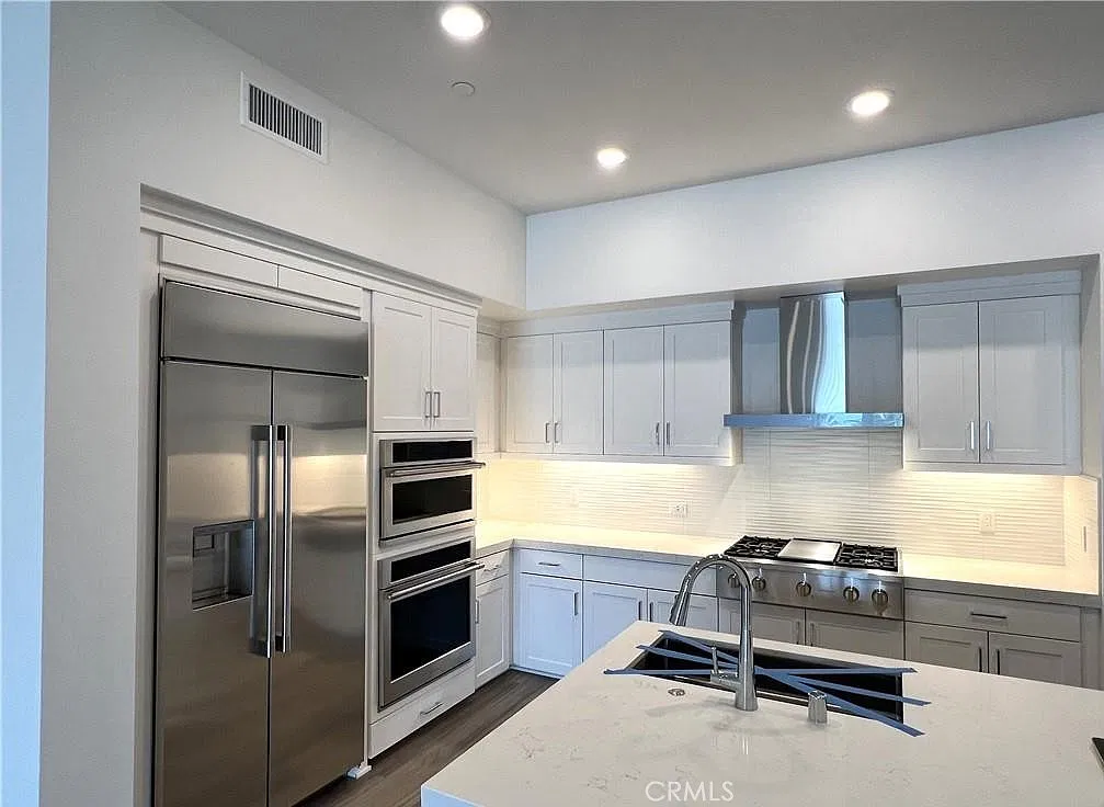3 bed, 2816 sqft, $6,450 — Photo 2