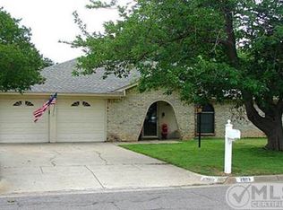 2803 Fox Hill Dr, Arlington, TX 76015