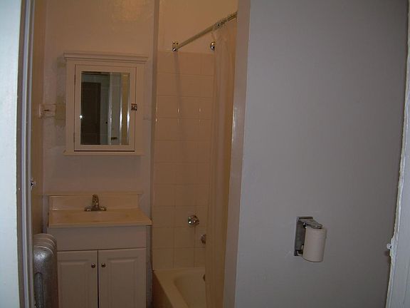 5th image of 4806 N Sawyer Ave #1