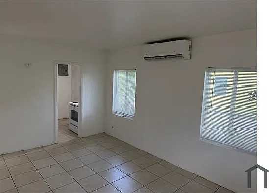 1444 NW 4th St — Photo 2