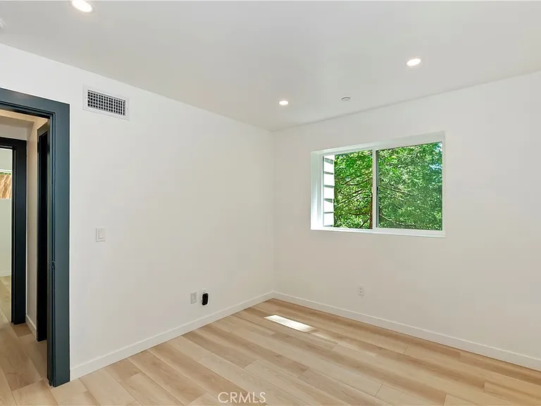 441 Oriole Dr #3 — Photo 40
