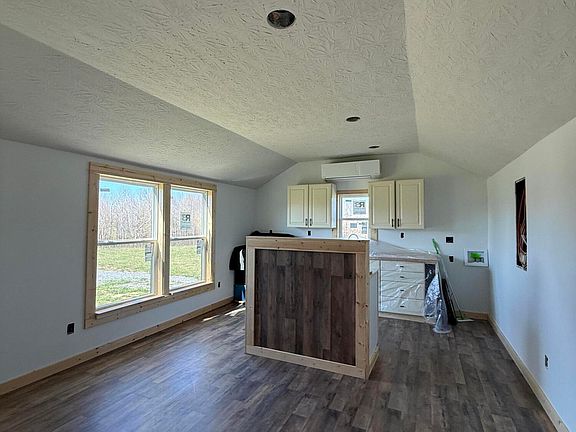 5th image of 146 Oaks Rd