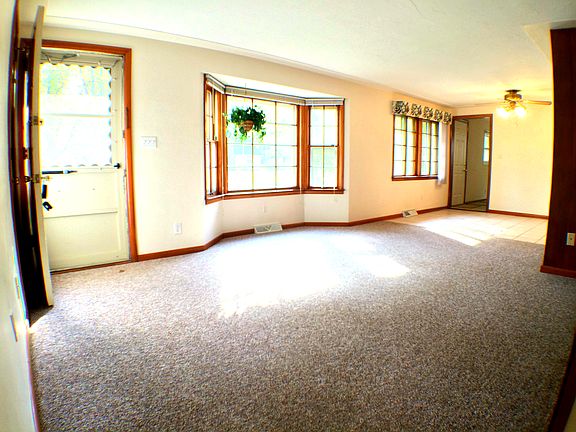 2nd image of 4855 Greenwood Dr
