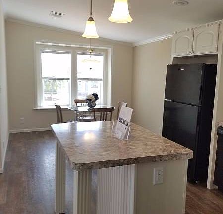 3rd image of 327 Heritage Blvd