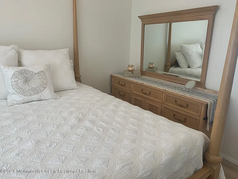 362 Venice Dr — Photo 11