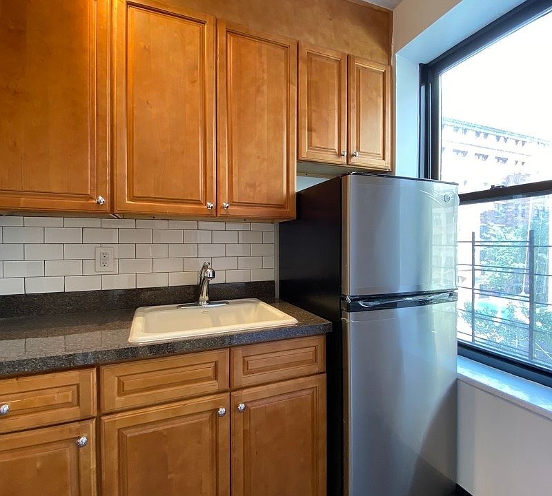 1st image of 200 W 15th St APT 4G