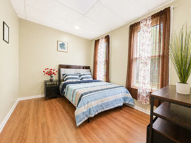 1817 Ontario Ave #1 — Photo 8