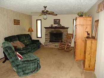 4th image of 301 Douglas Dr