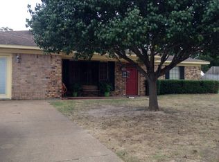 320 Lelia St, Palestine, TX 75803