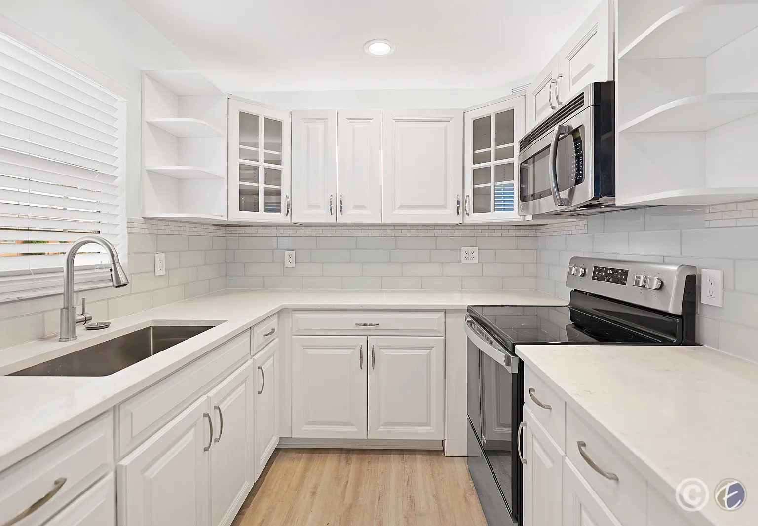 202 Bedford Trail Unit #113 | Kings Point — Photo 4