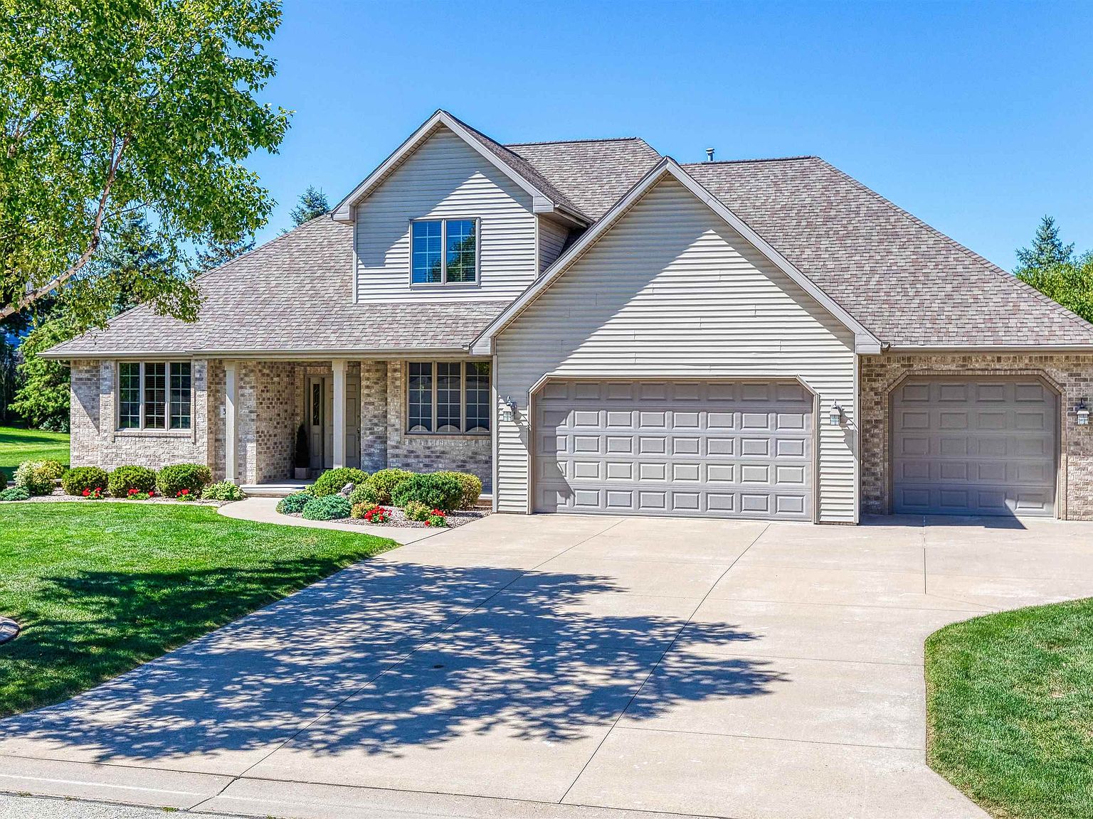 3535 N Russelwood Dr, Appleton, WI 54913 Zillow
