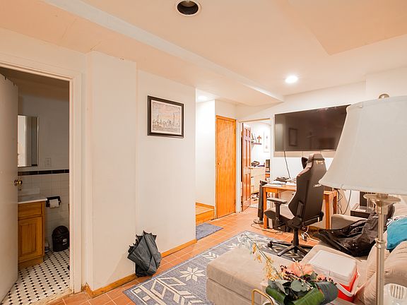 4th image of 308 E 18th St APT B