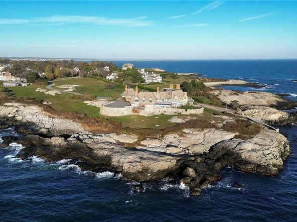 61 Ledge Rd APT H, Newport, RI 02840