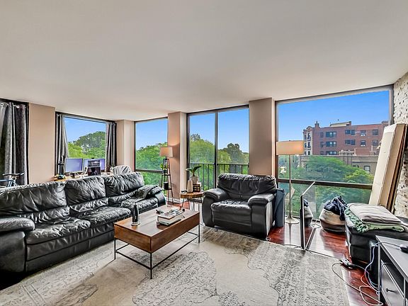 2nd image of 345 W Fullerton Pkwy APT 604