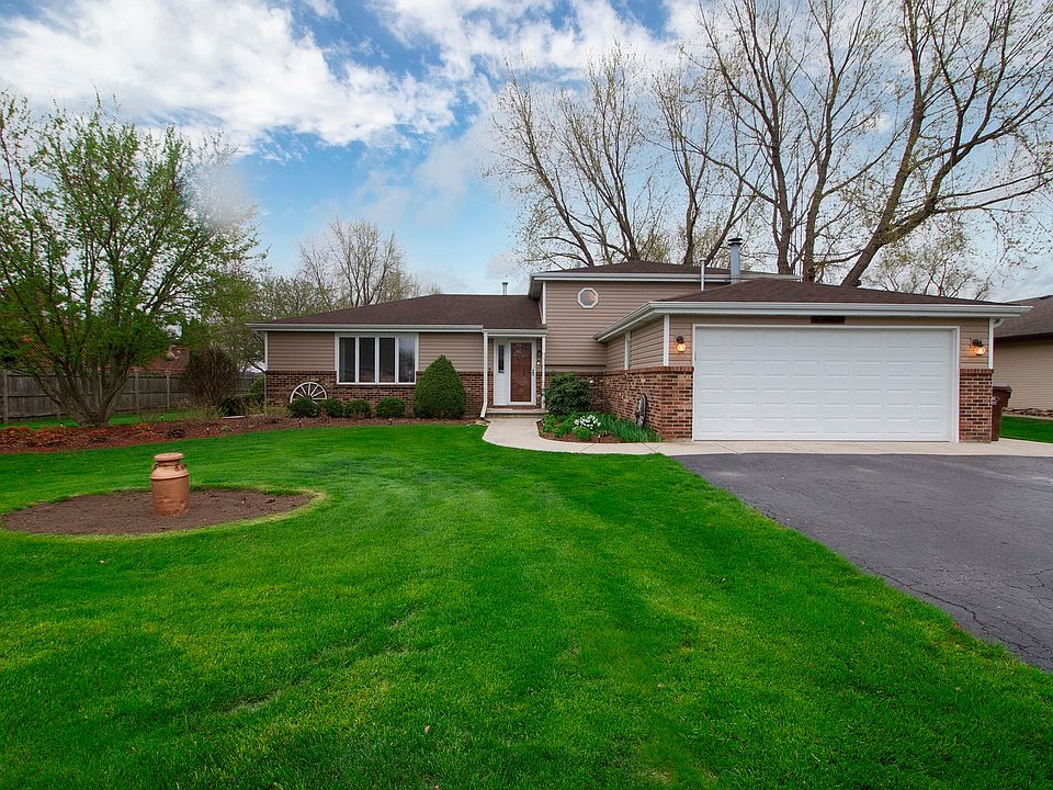 1st image of 17241 W Rich Ct