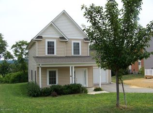 75 Overlook Dr, Christiansburg, VA 24073